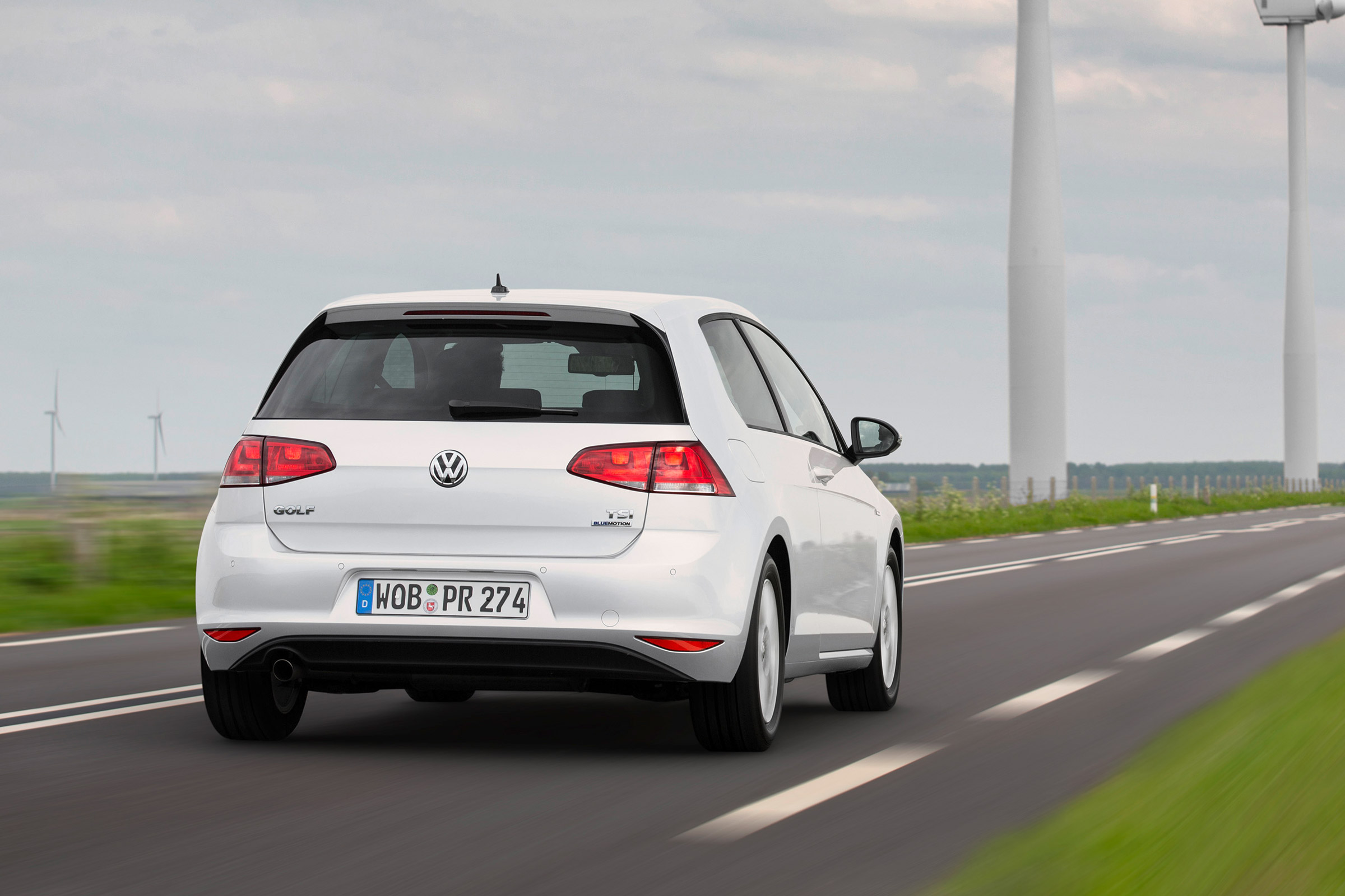 VW Golf BlueMotion 1.0 TSI rear tracking