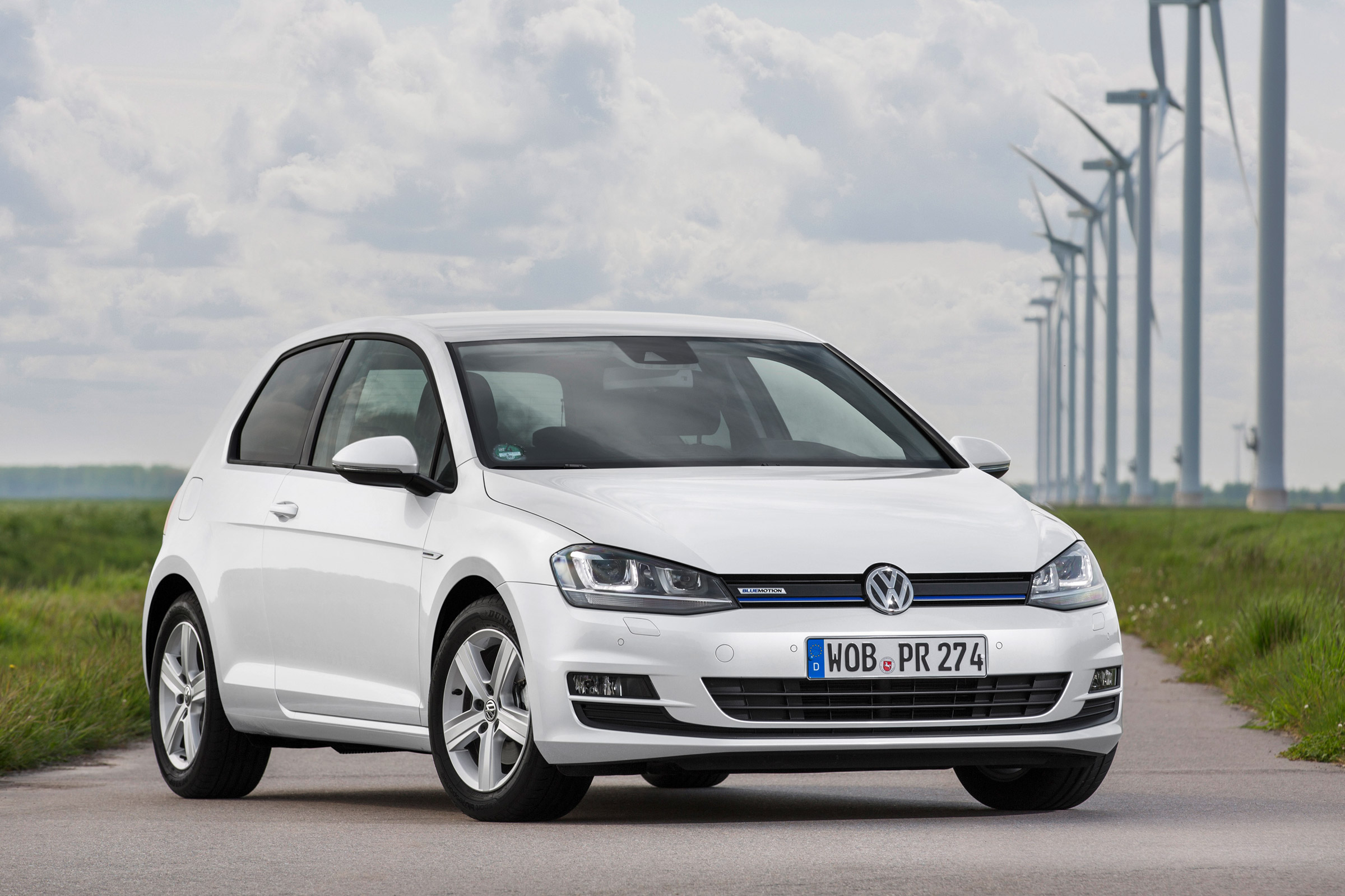 VW Golf BlueMotion 1.0 TSI static front