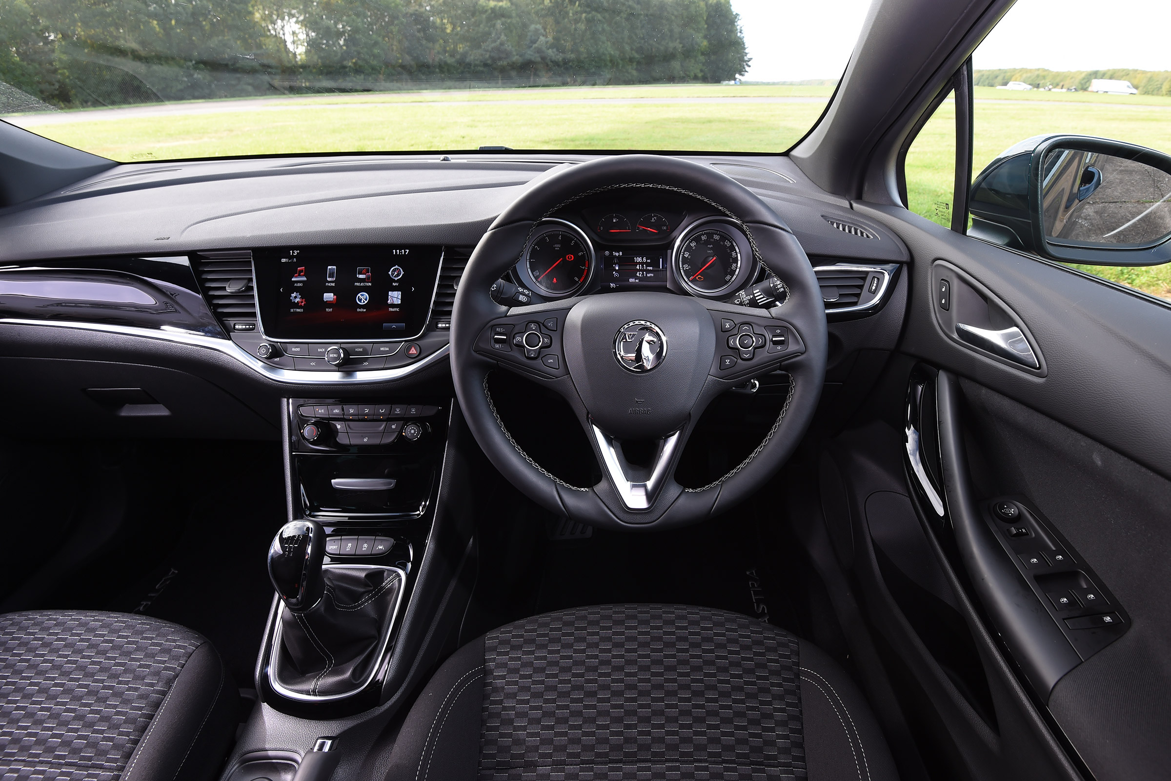 Nissan Qashqai interior driving