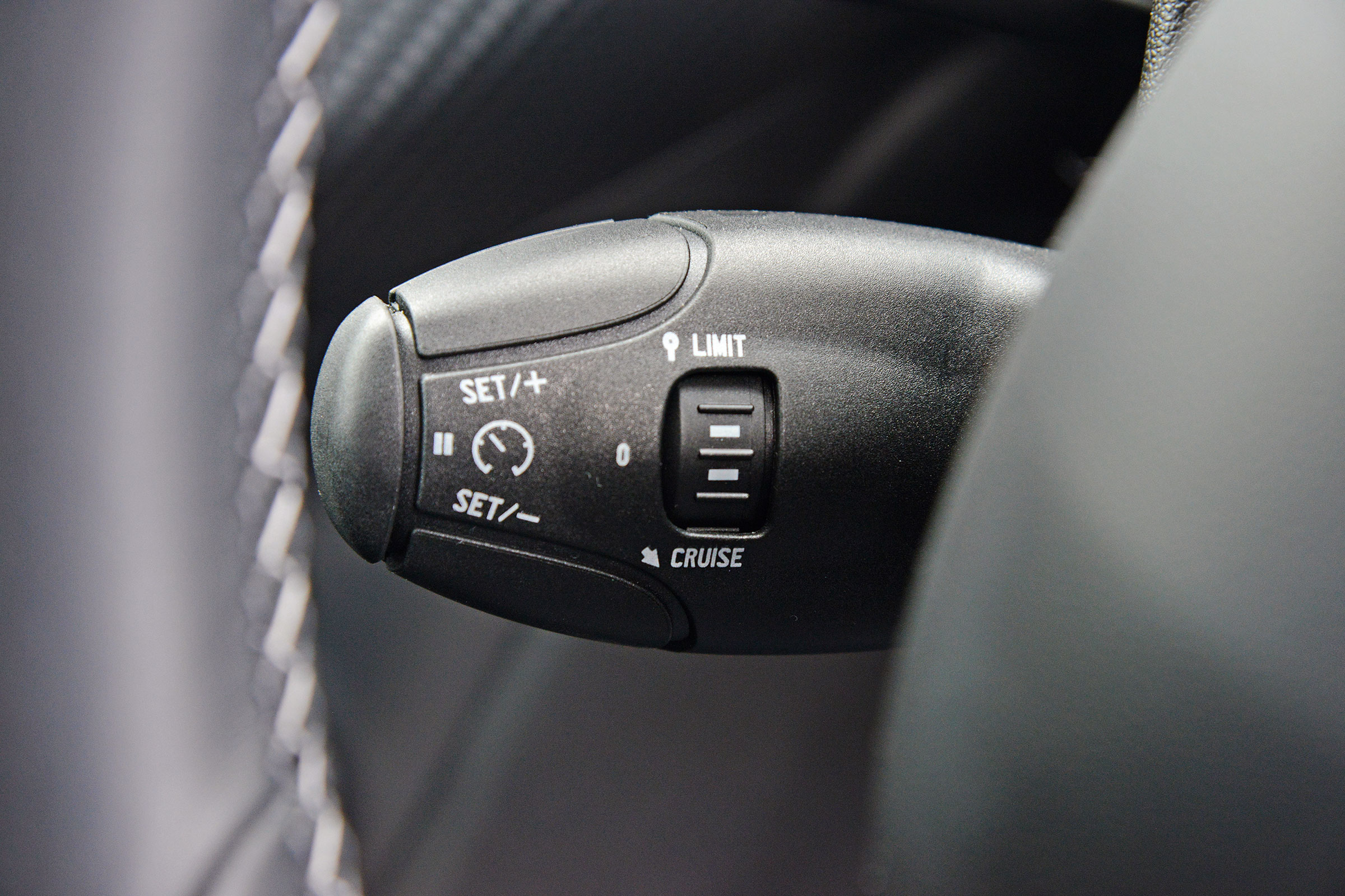 Peugeot 208 - cruise control