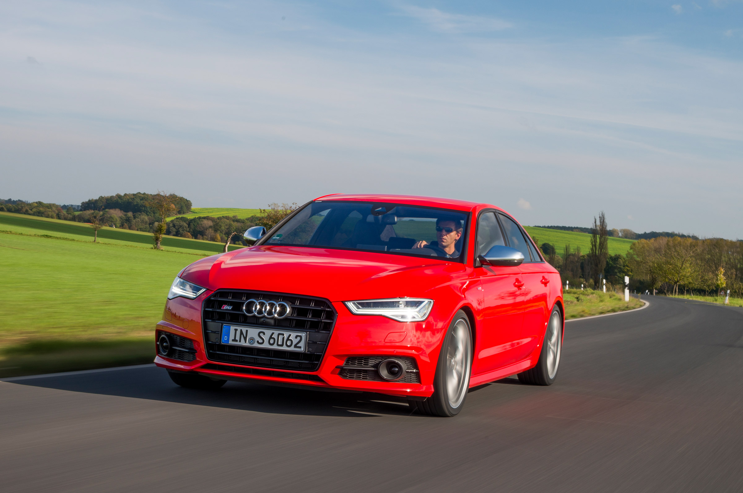 Audi S6 saloon 2014 tracking