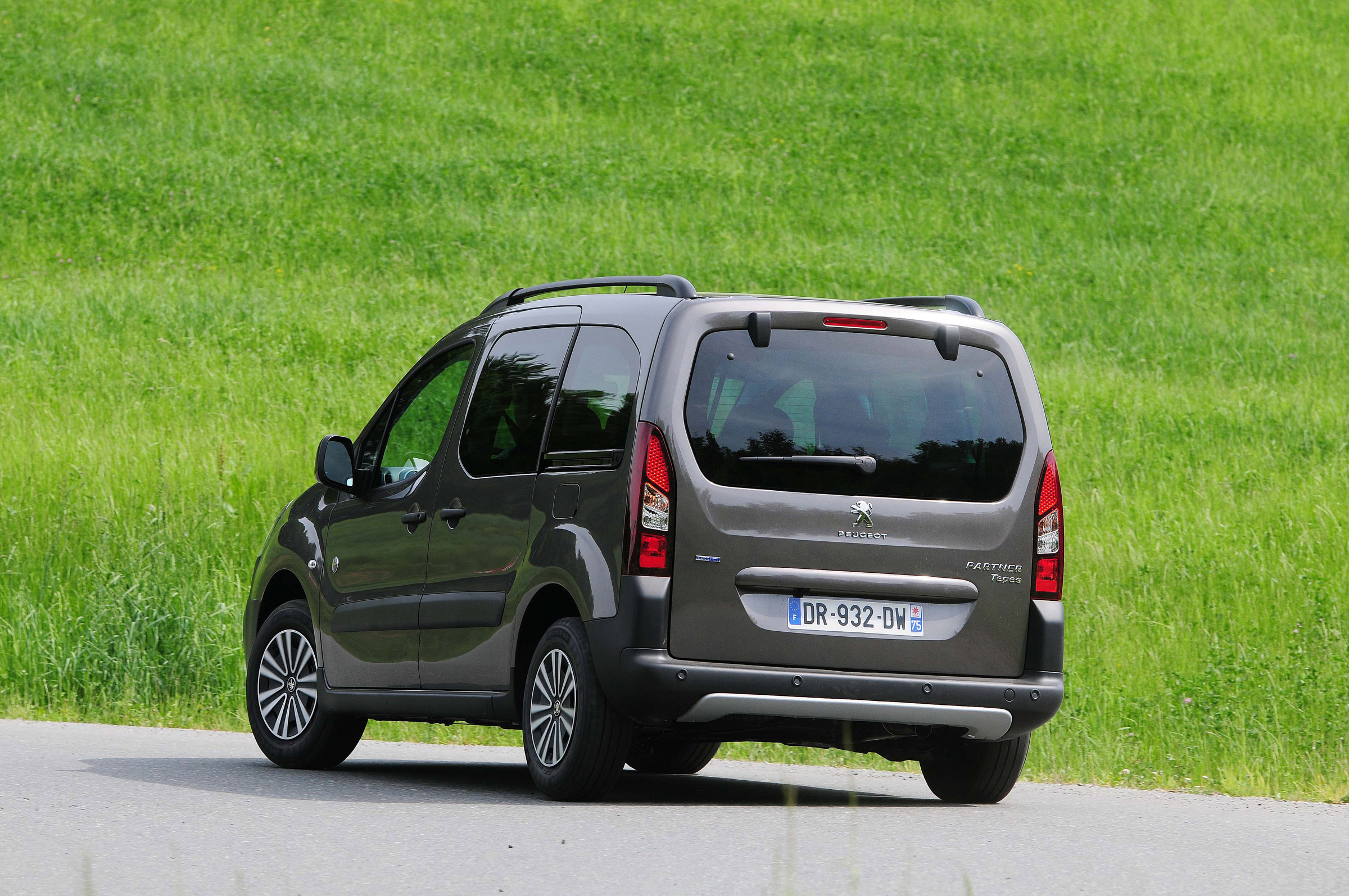 Peugeot Partner Tepee - rear cornering