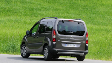 Peugeot Partner Tepee - rear cornering