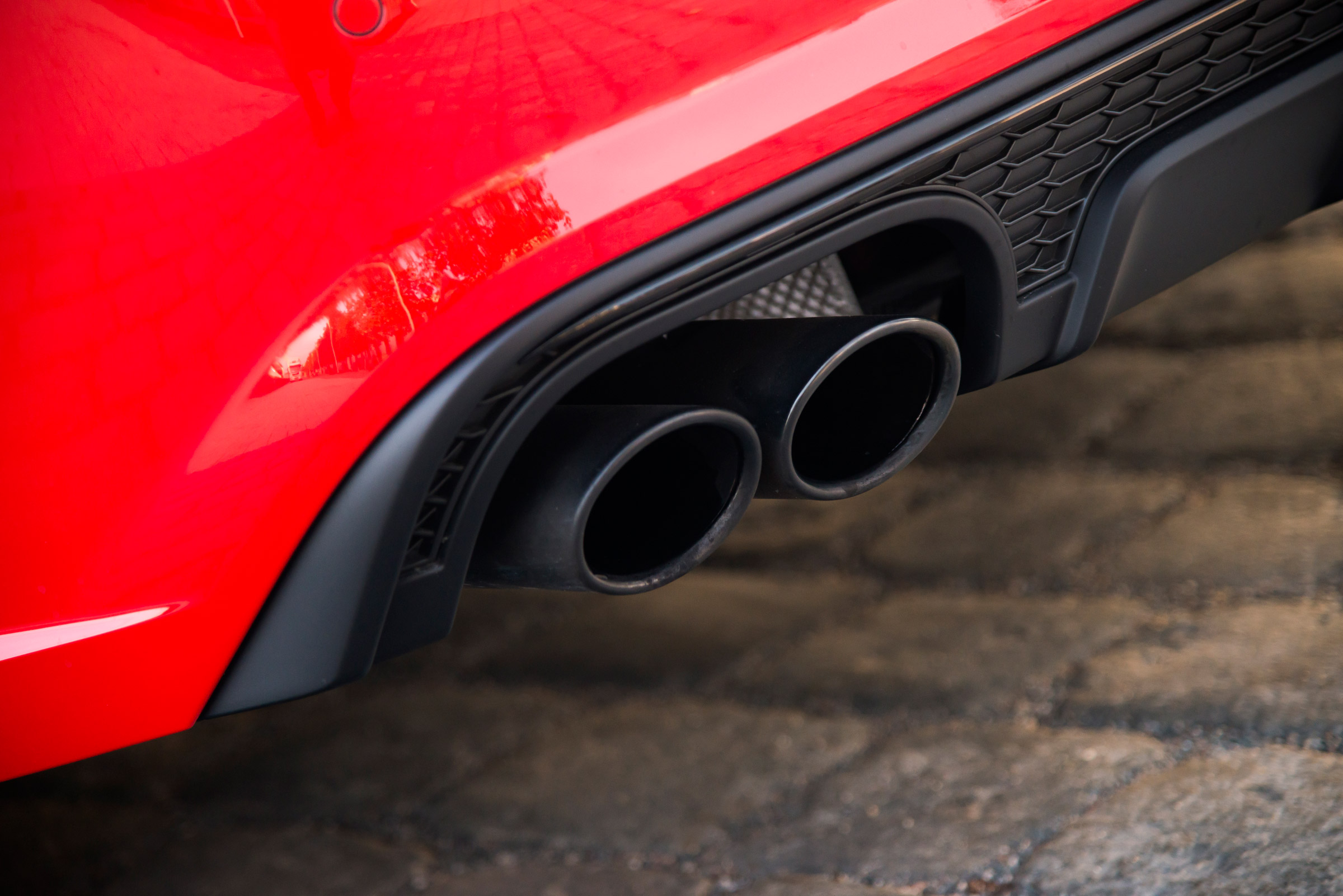 Audi S6 saloon 2014 pipes