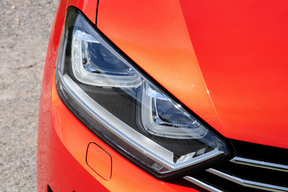 Volkswagen Golf Sportsvan headlight detail