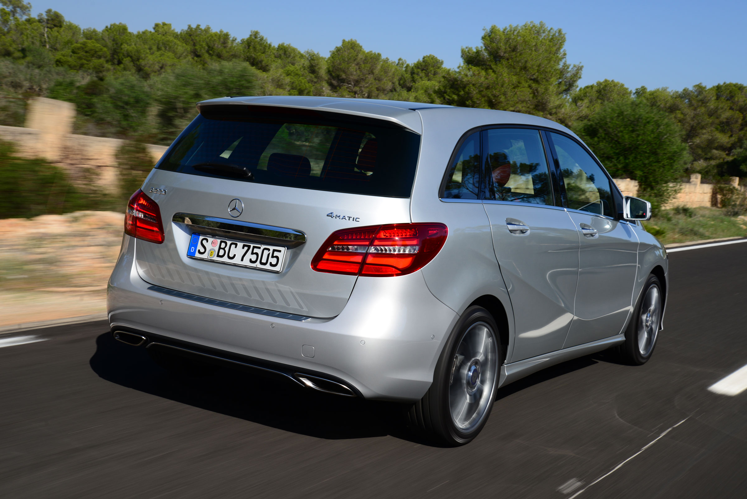 Mercedes B220 CDI 4MATIC Sport - rear tracking
