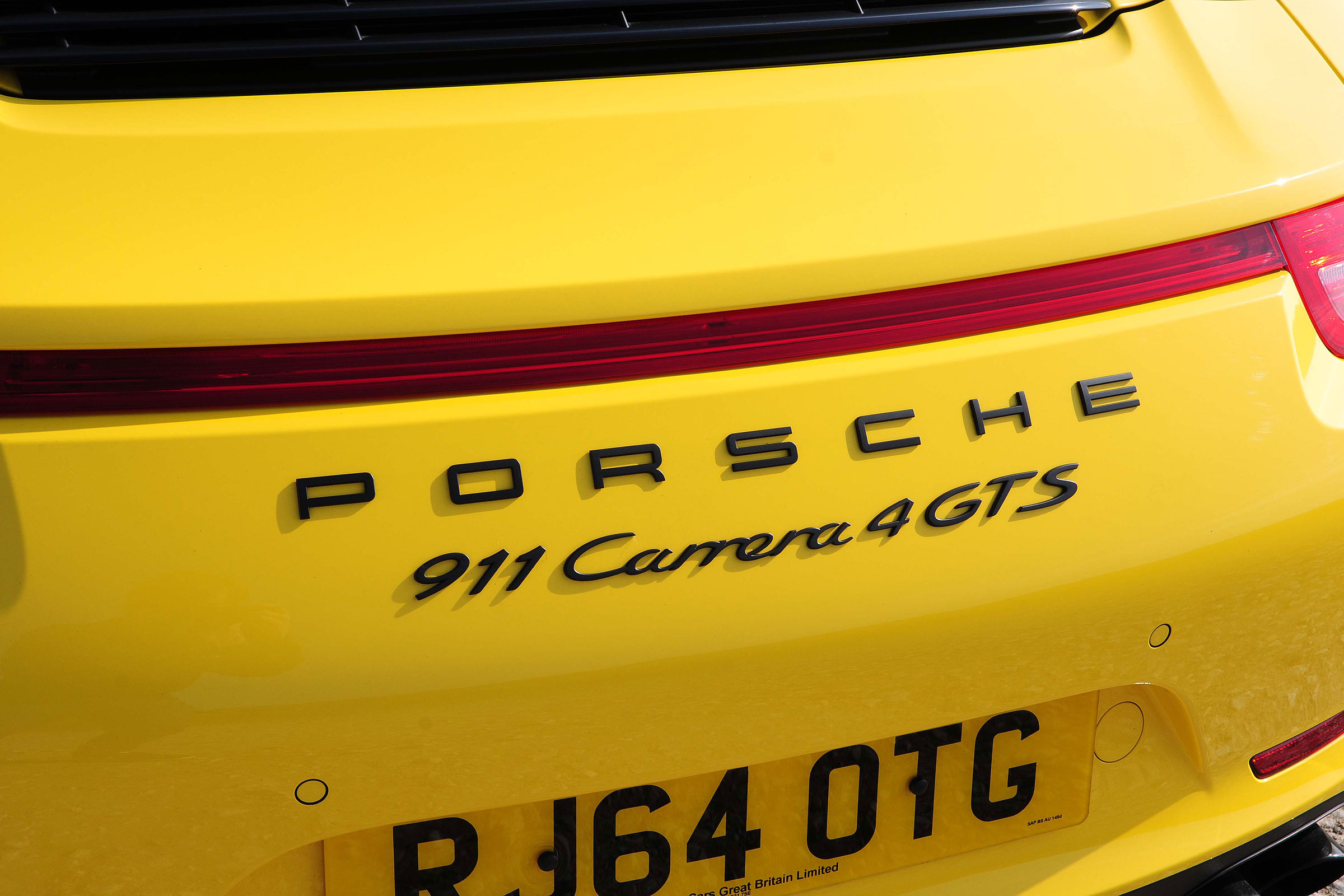 Porsche 911 Carrera 4 GTS