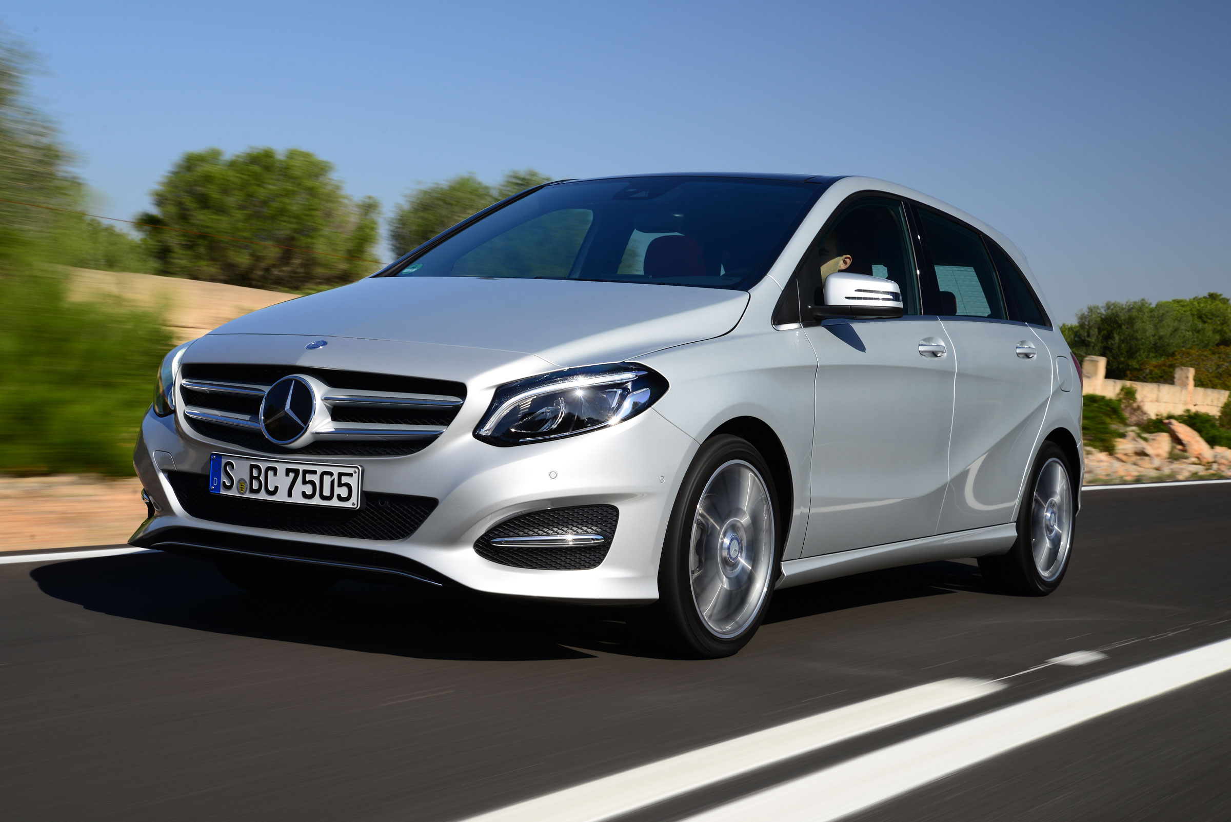 Mercedes B220 CDI 4MATIC Sport - front tracking