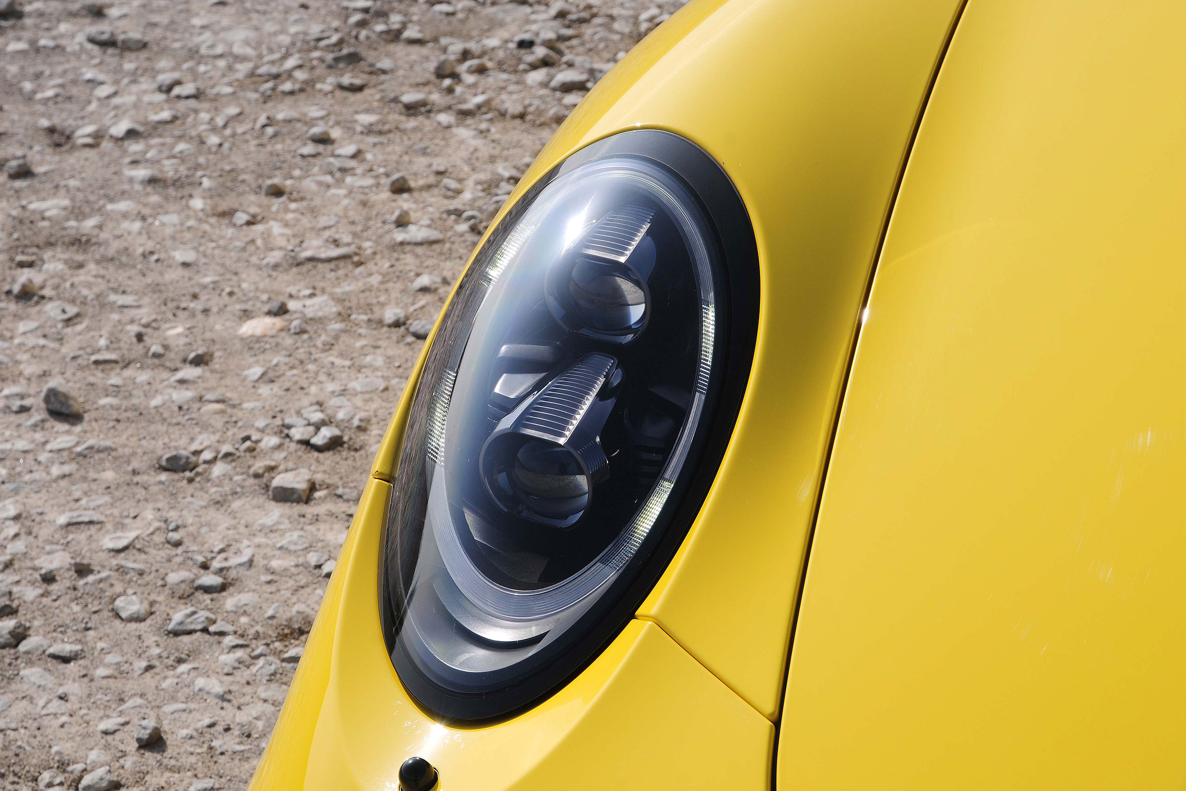Porsche 911 Carrera 4 GTS - lights
