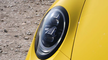 Porsche 911 Carrera 4 GTS - lights