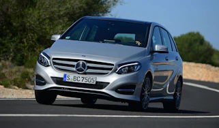 Mercedes B220 CDI 4MATIC Sport - cornering