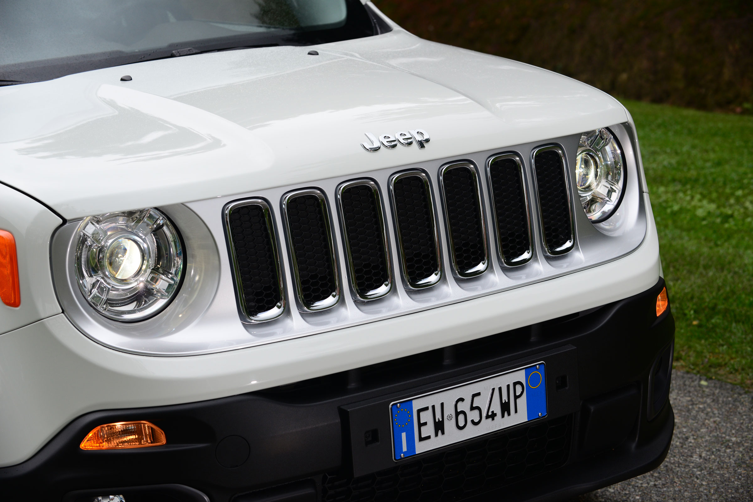 Jeep Renegade grille