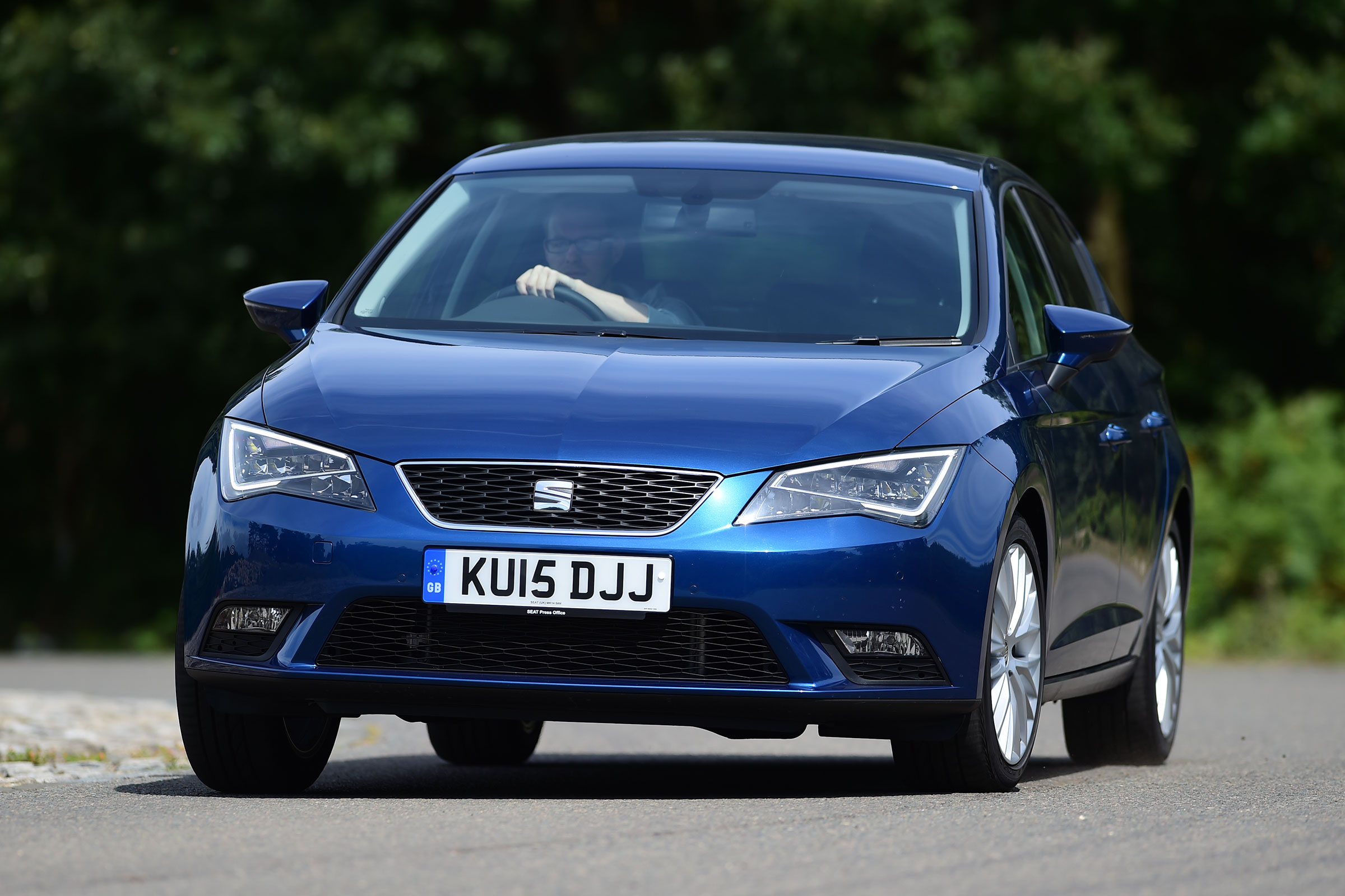 SEAT Leon - front cornering