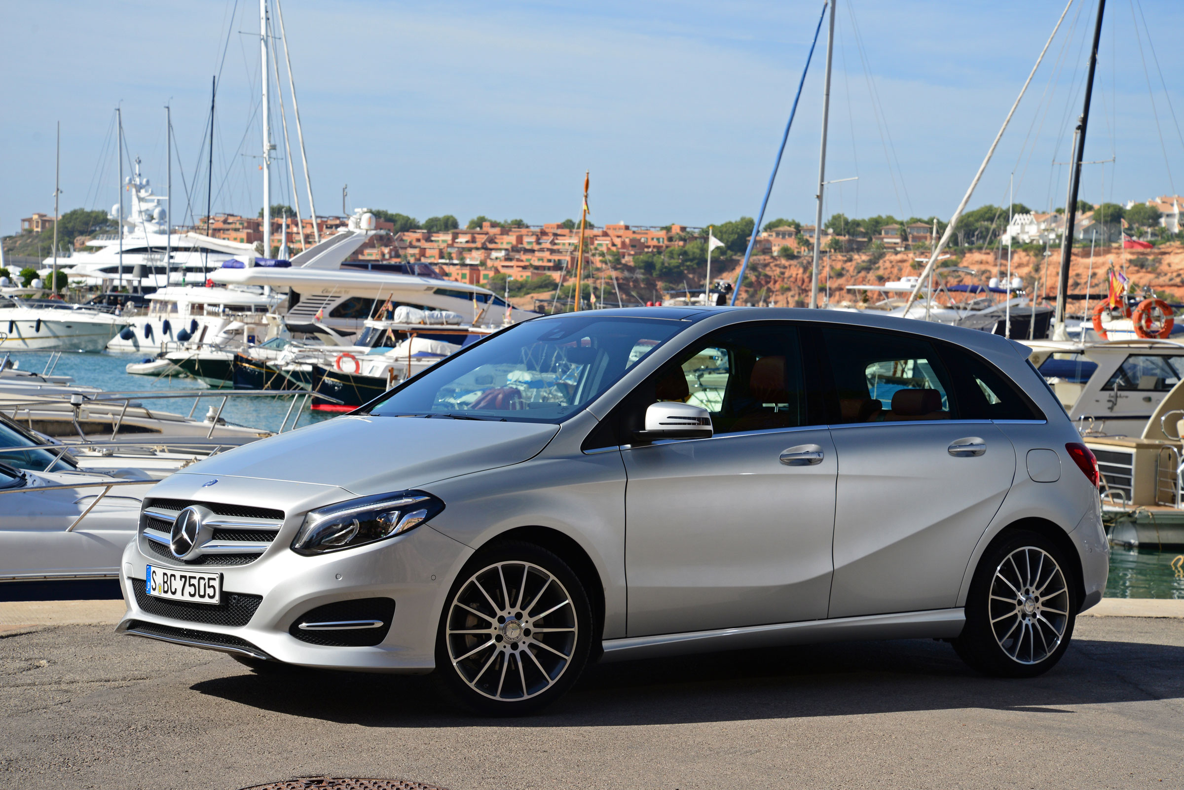 Mercedes B220 CDI 4MATIC Sport - side