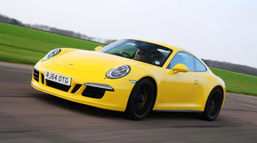 Porsche 911 Carrera 4 GTS - front tracking