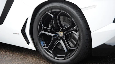 Lamborghini Aventador wheel