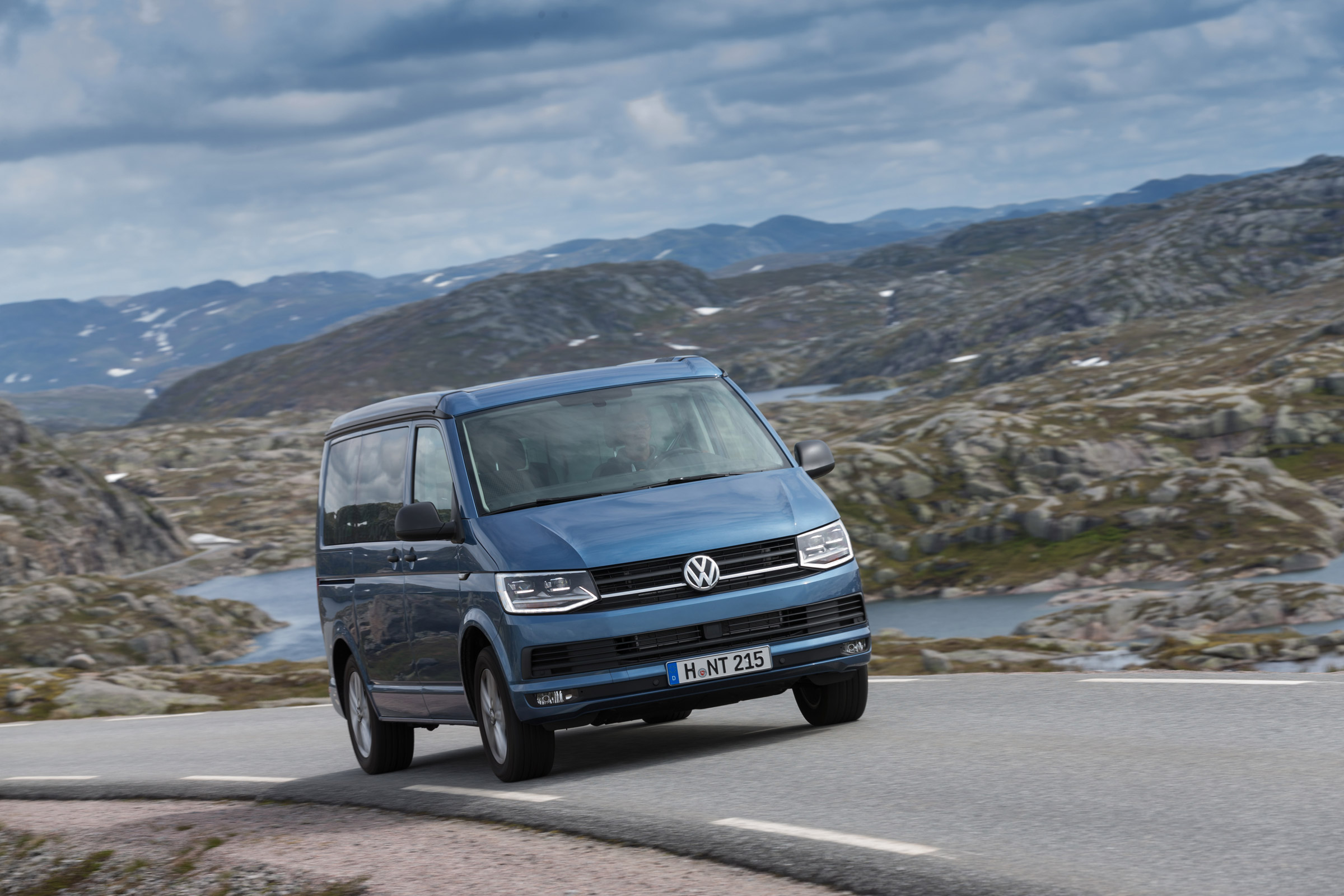 Volkswagen California T6 front tracking