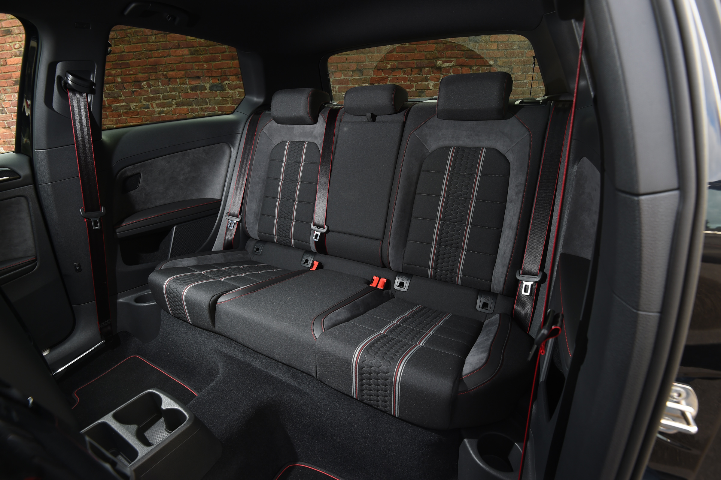 Porsche 911 Carrera 4 GTS - interior 