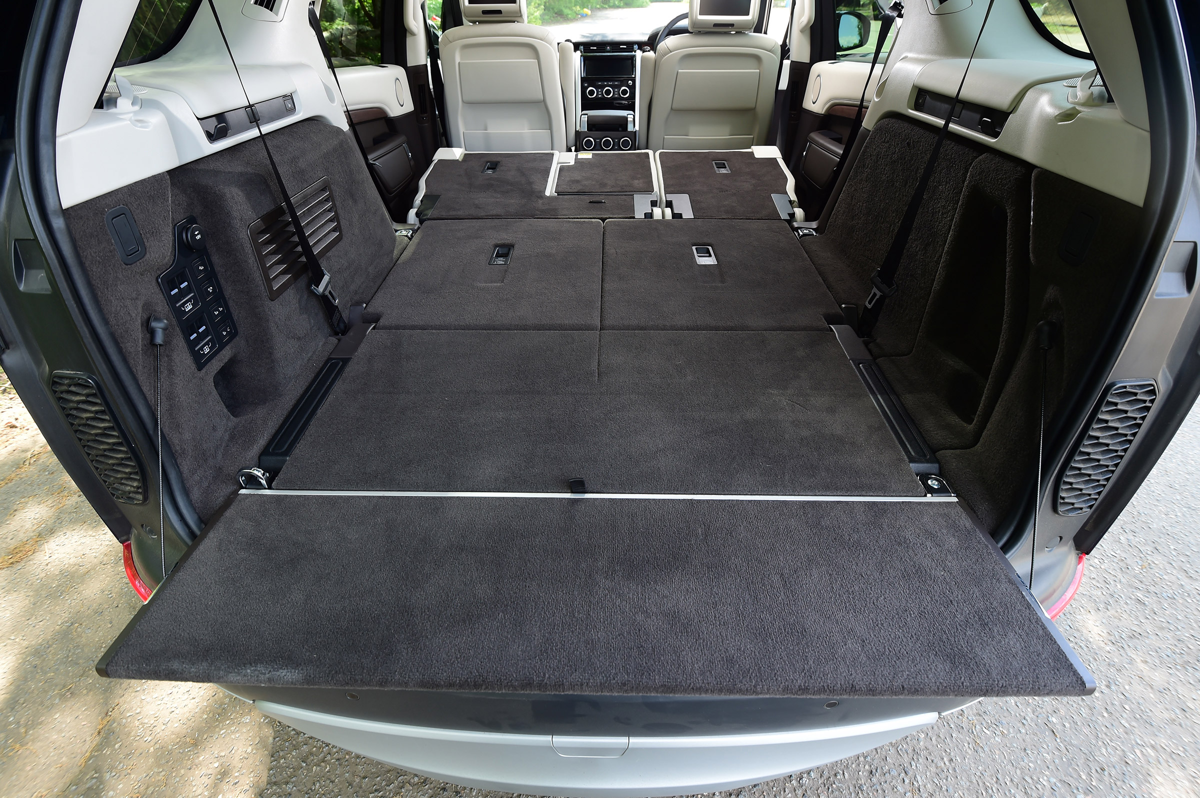 VW Touareg front action