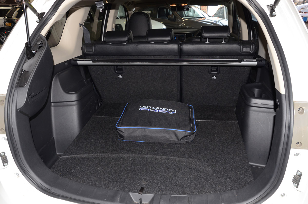 VW Touareg rear action