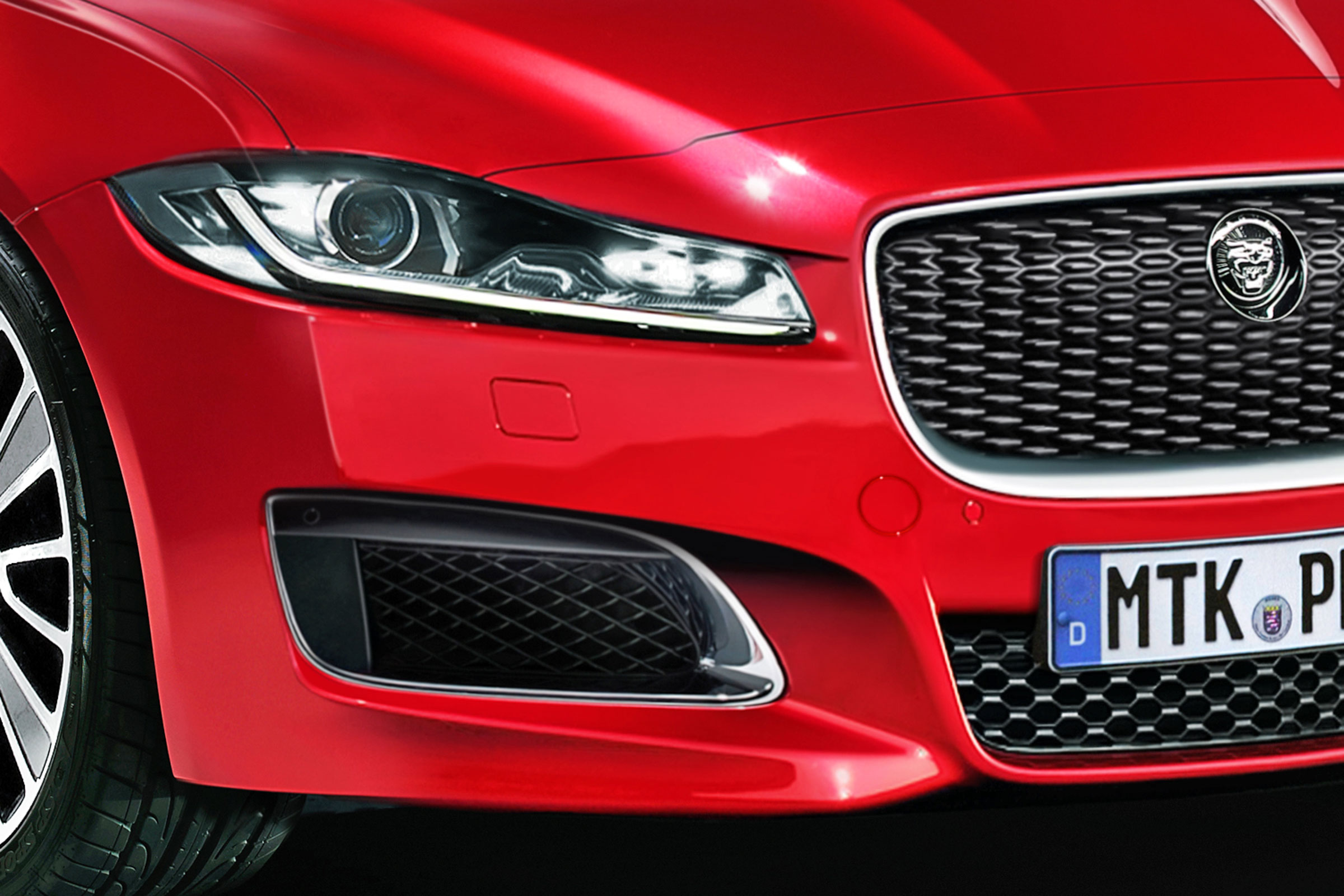 Jaguar XF exclusive image - front detail