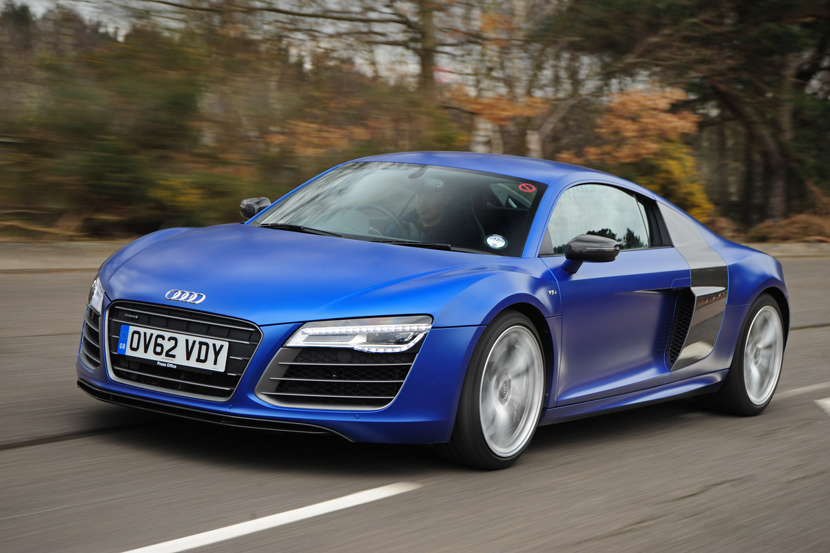 Audi R8 coupe front tracking