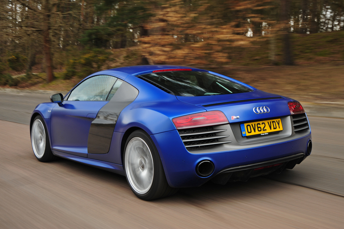 Audi R8 coupe rear tracking