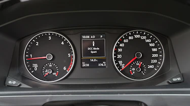 Volkswagen California T6 dials