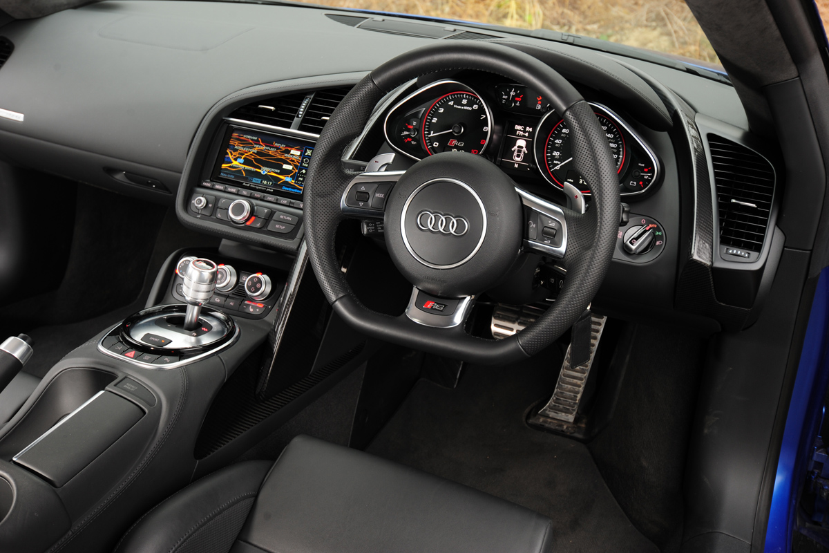 Audi R8 coupe interior