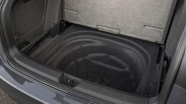 Volkswagen Golf Estate Life - boot storage