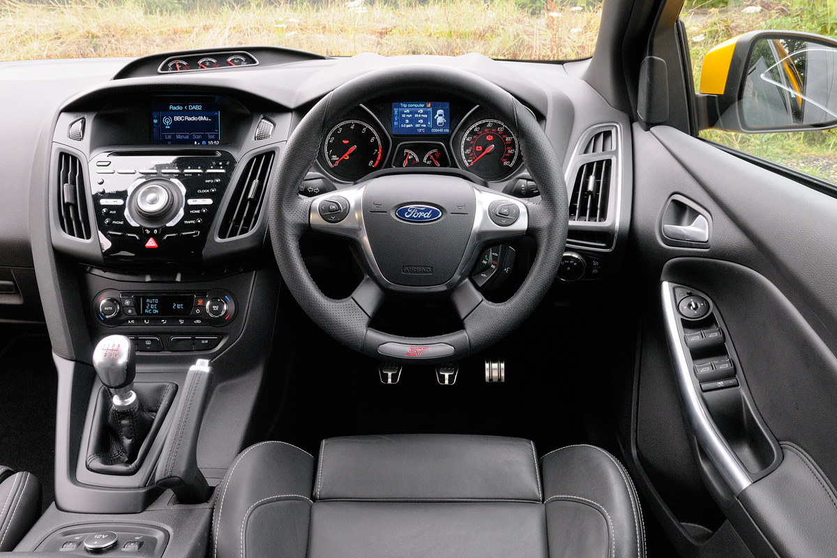 Ford Focus ST Mountune interior 