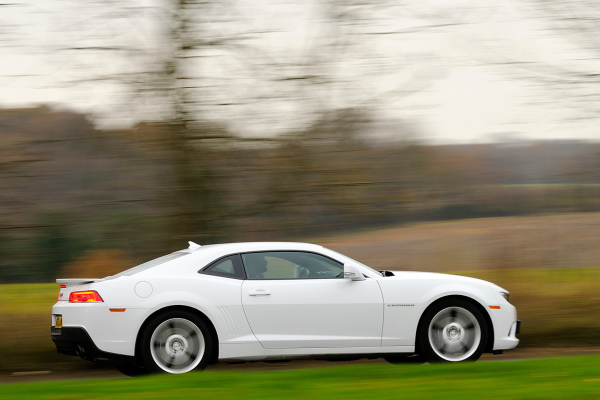 Chevrolet Camaro panning
