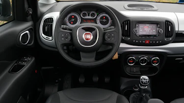 Fiat 500L Trekking Beats Edition interior
