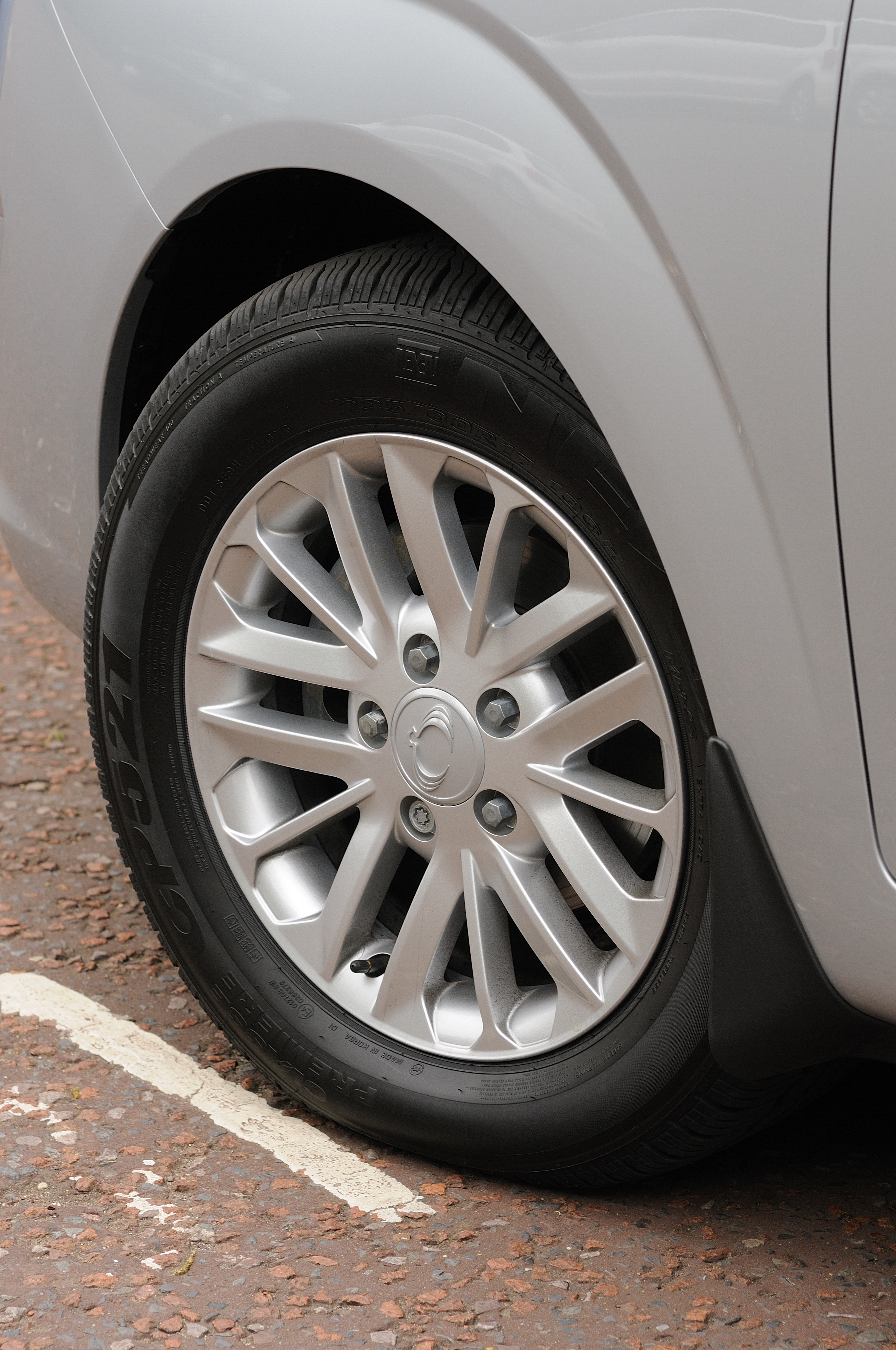 SsangYong Turismo wheel