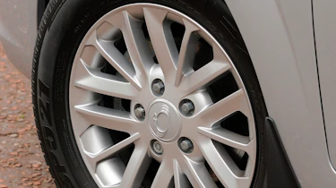 SsangYong Turismo wheel