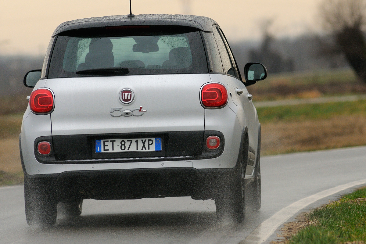 Fiat 500L Trekking Beats Edition rear