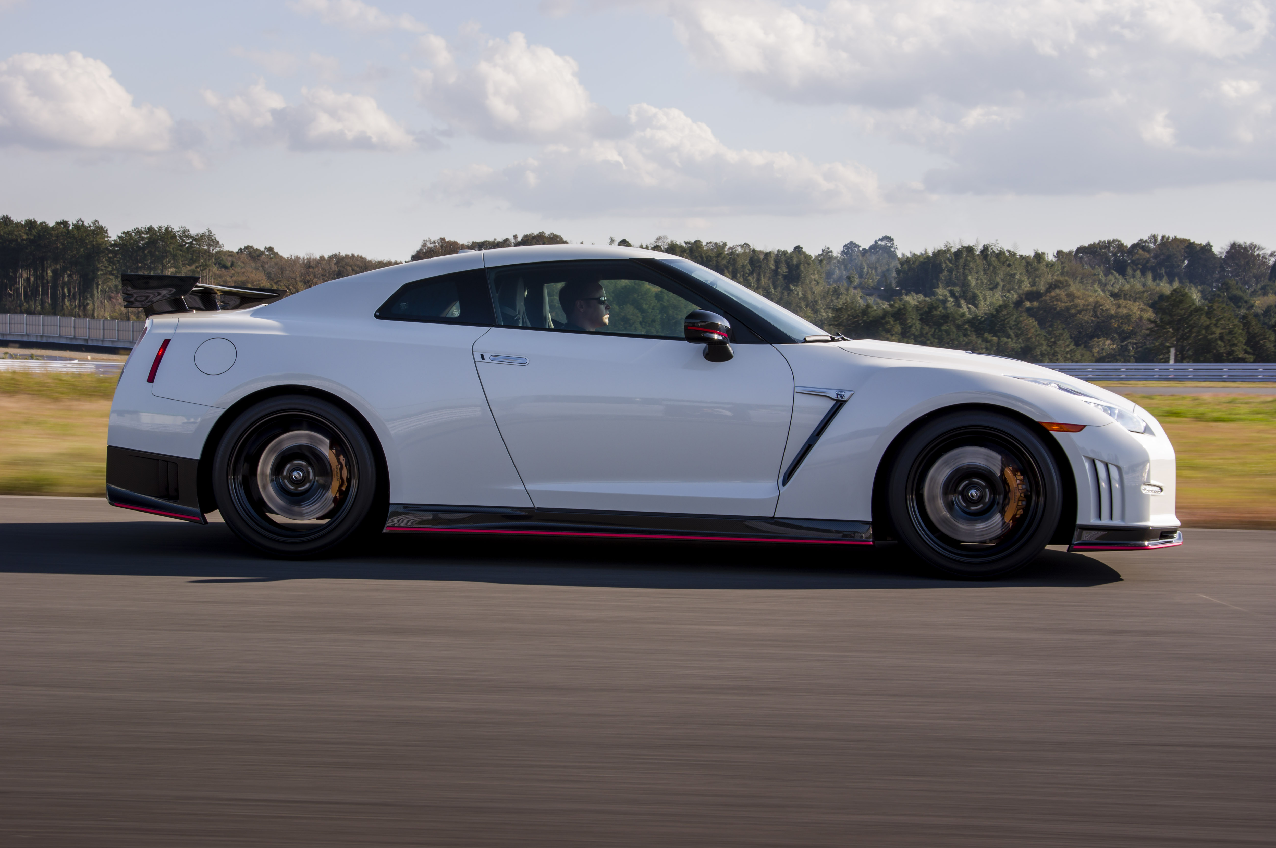 Nissan GT-R Nismo side static
