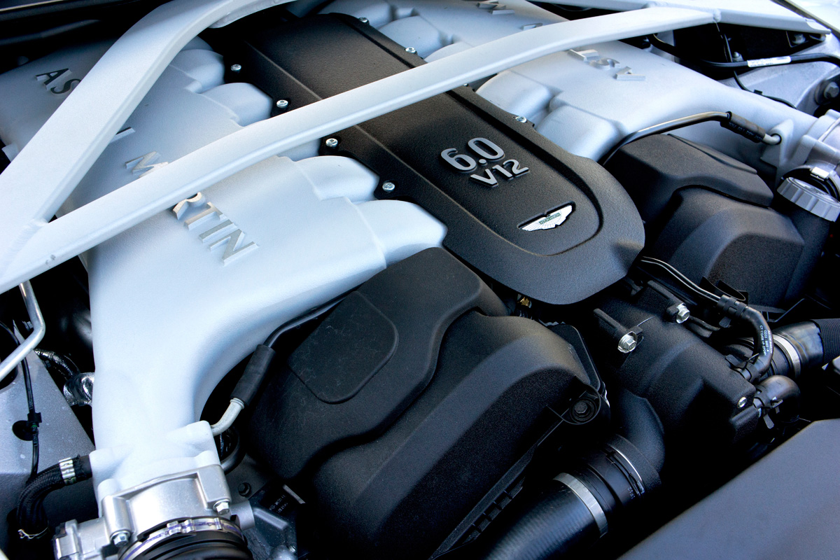 Aston Martin DB9 Volante engine
