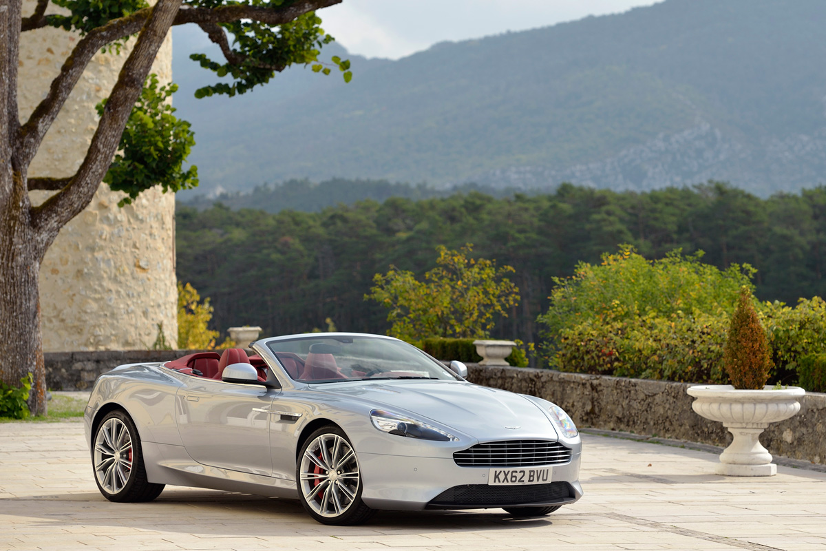 Aston Martin DB9 Volante front three-quarters