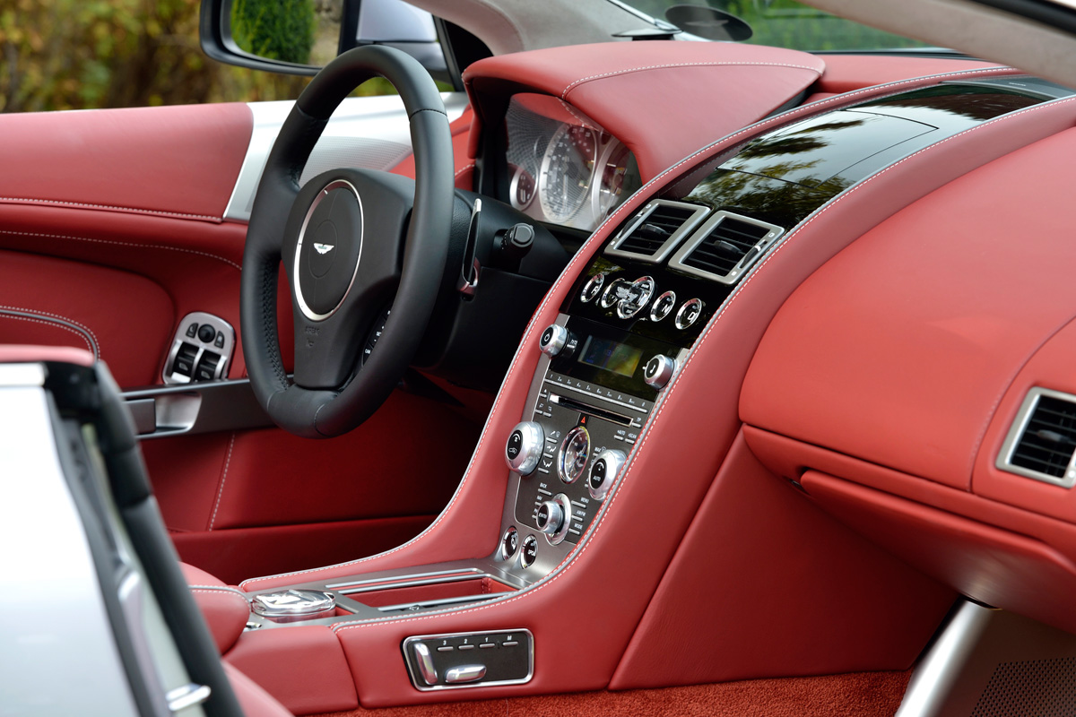 Aston Martin DB9 Volante interior