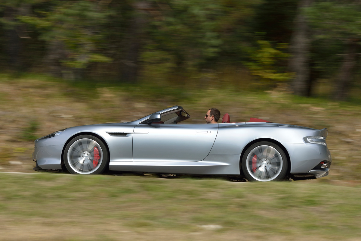 Aston Martin DB9 Volante panning