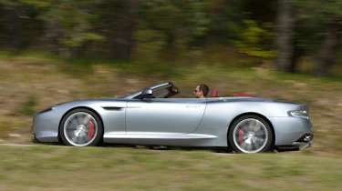 Aston Martin DB9 Volante panning