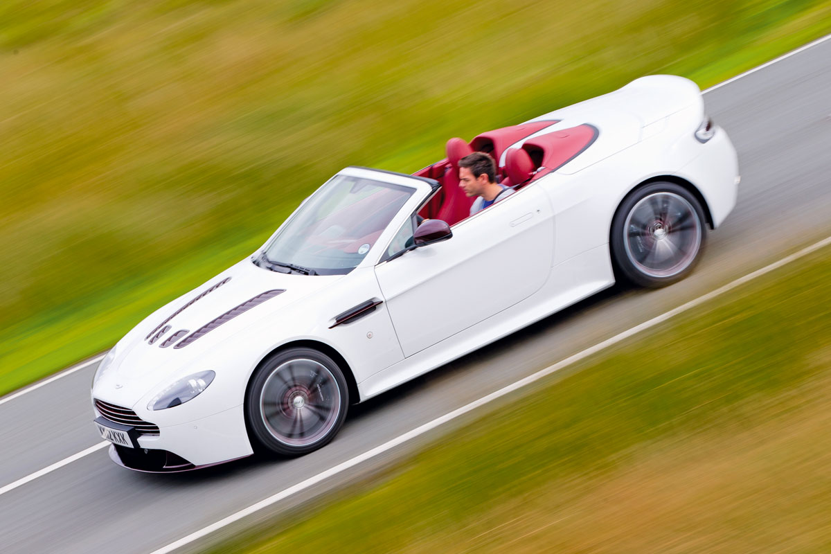 Aston Martin V12 Roadster