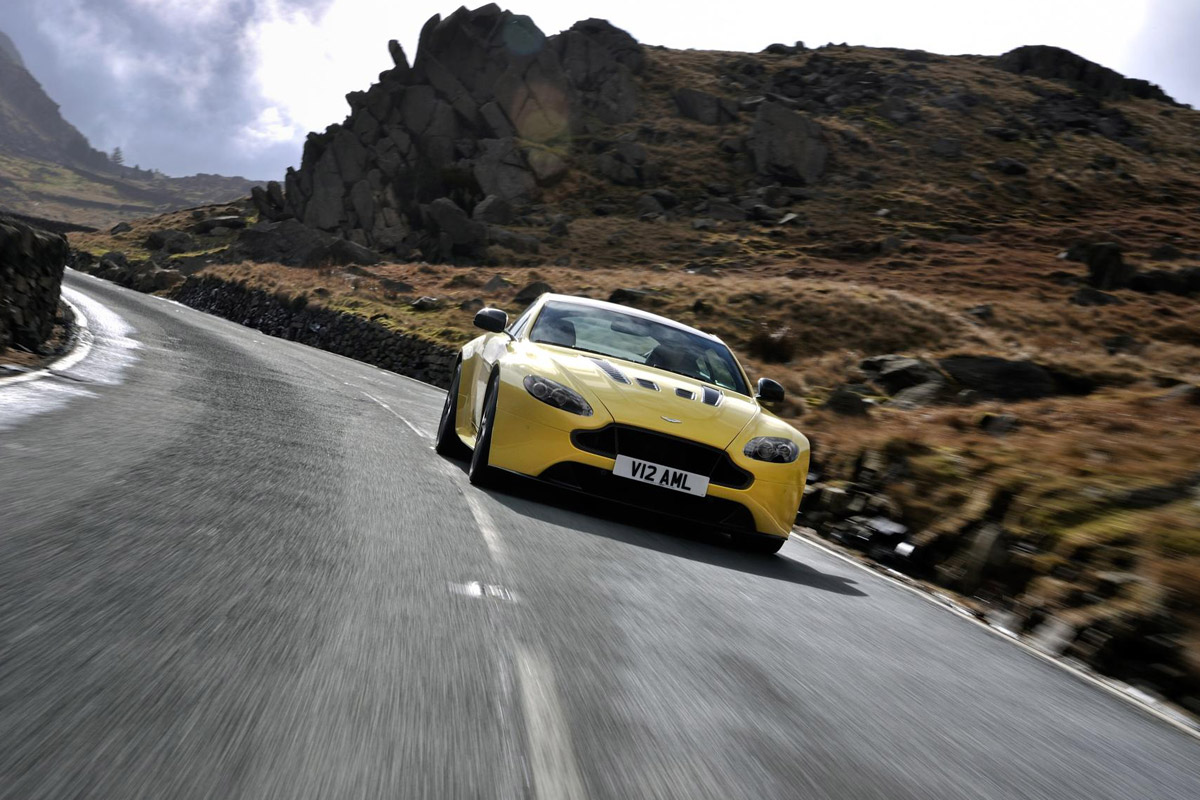 Aston Martin V12 Vantage S 2014 action