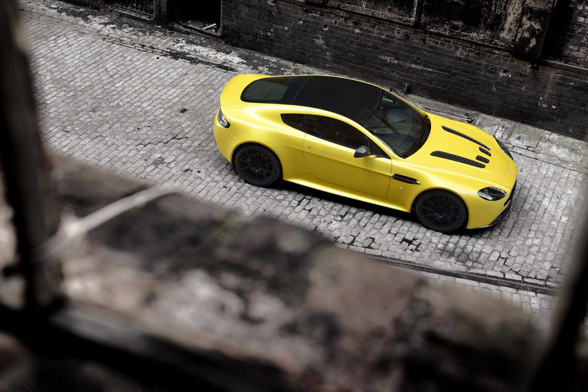 Aston Martin V12 Vantage S 2014 top
