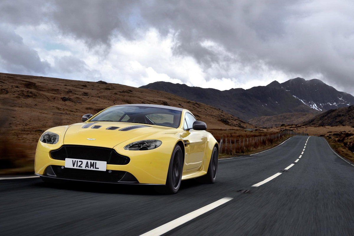Aston Martin V12 Vantage S 2014 tracking