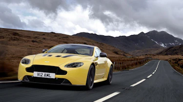 Aston Martin V12 Vantage S 2014 tracking