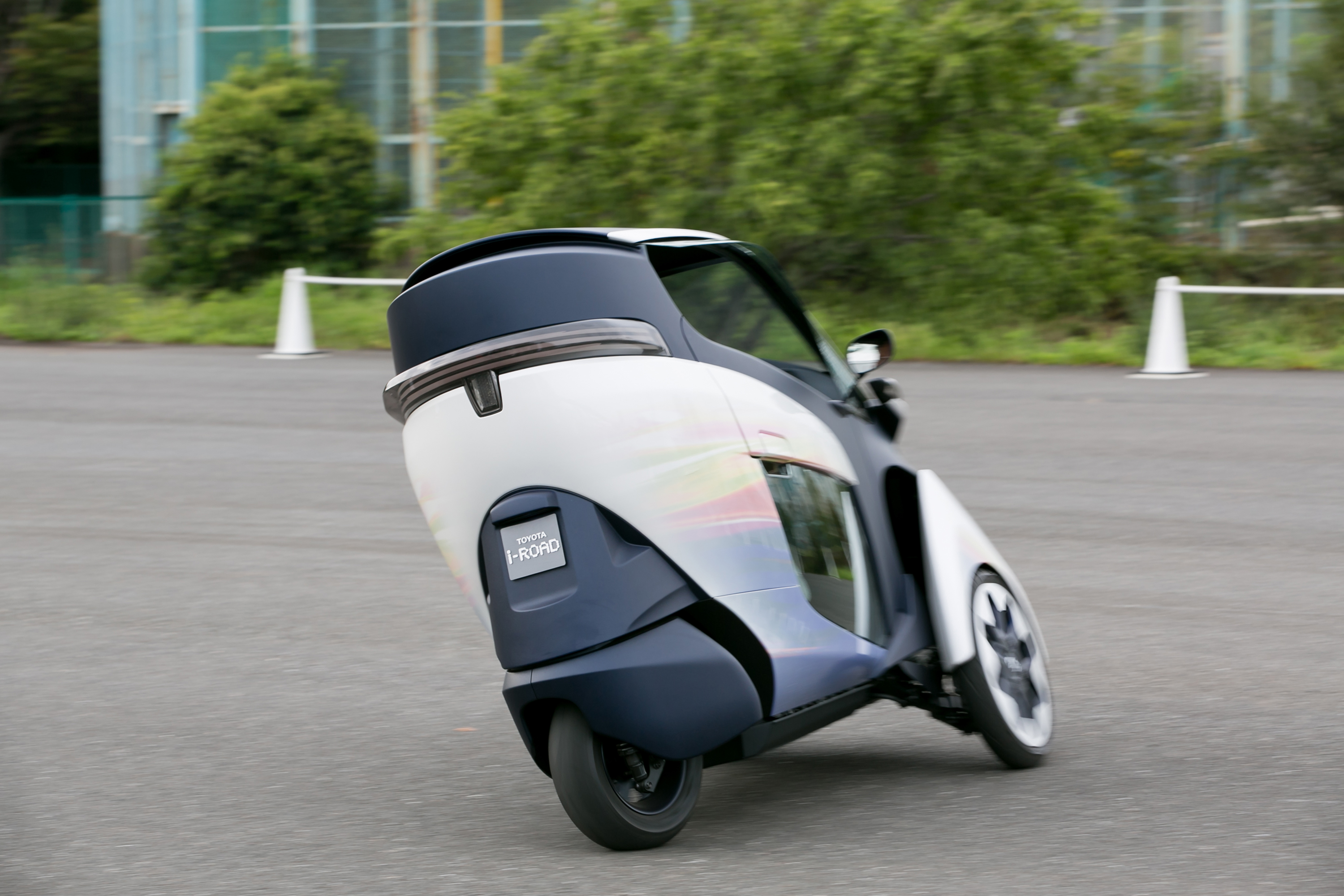 Toyota iROAD rear tracking