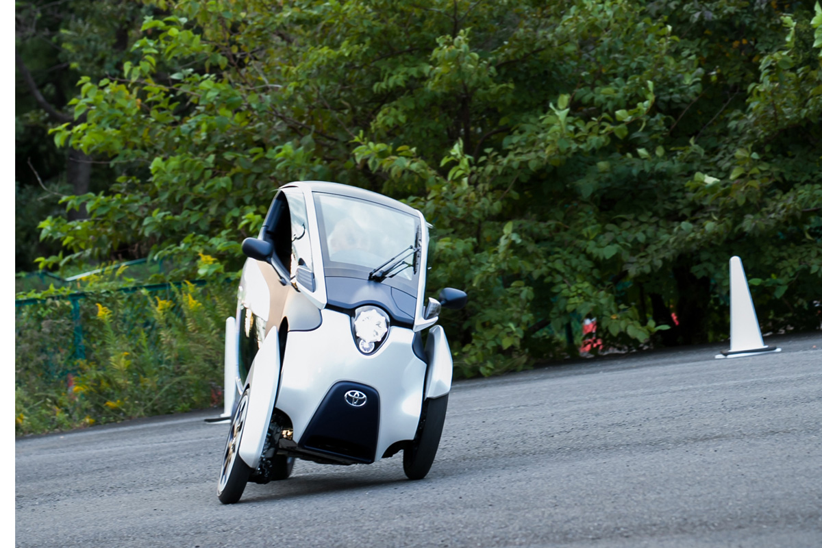 Toyota iROAD cornering