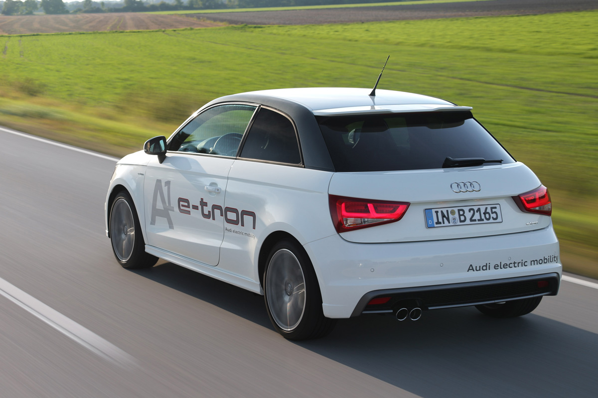 Audi A1 e-tron rear action